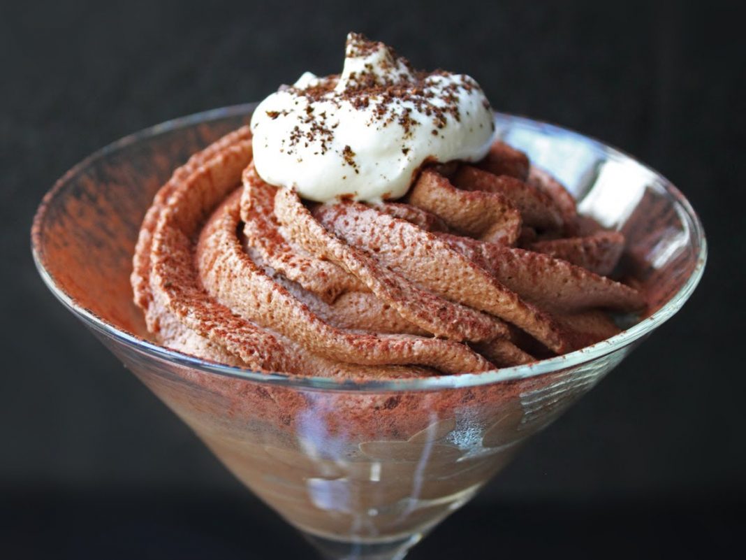 Tejszínhab csokoládéval! Mennyei, mégis filléres finomság! Tejszínhab csokoládéval! Mennyei, mégis filléres finomság!