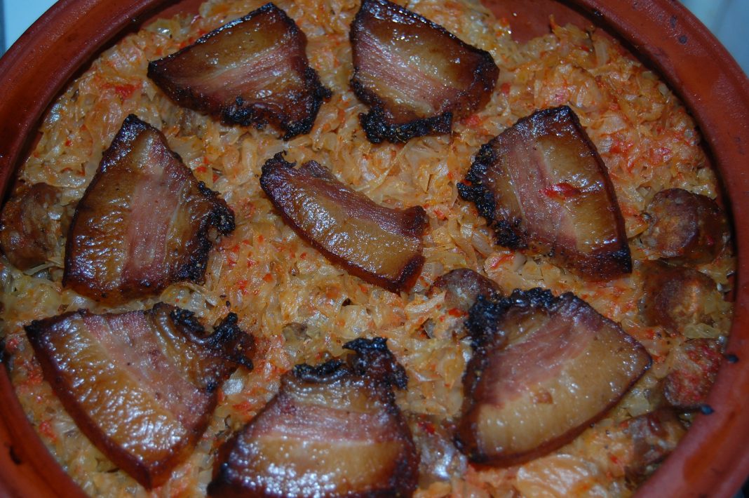 Betyárkrumpli savanyú káposztával, ez aztán betyáros egy étel! Betyárkrumpli savanyú káposztával, ez aztán betyáros egy étel!