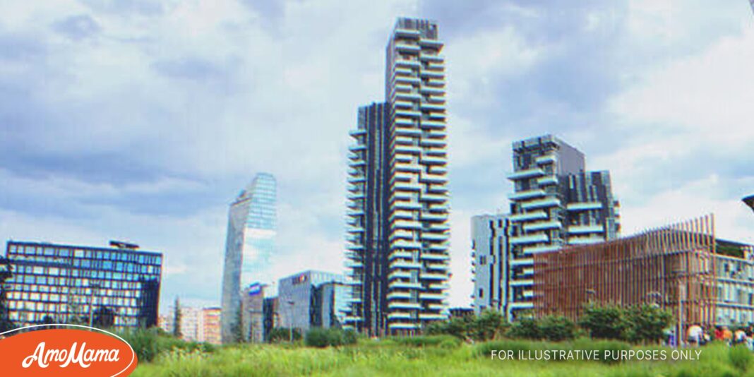 A srác egy év után először látogatja meg a nagyit, és felhőkarcolót lát a háza helyett – A nap története A srác egy év után először látogatja meg a nagyit, és felhőkarcolót lát a háza helyett – A nap története