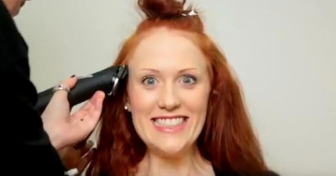 Gyönyörű vörös hajú lány, aki levágja hosszú haját: Felismerhetetlen a teljes átalakulás után! Gyönyörű vörös hajú lány, aki levágja hosszú haját: Felismerhetetlen a teljes átalakulás után!