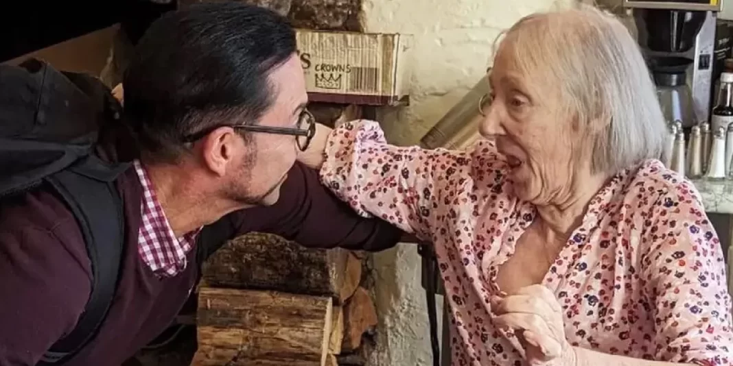 Az új anyát közvetlenül a születés után elválasztják a babától, végül 58 évvel később találkozik vele Az új anyát közvetlenül a születés után elválasztják a babától, végül 58 évvel később találkozik vele