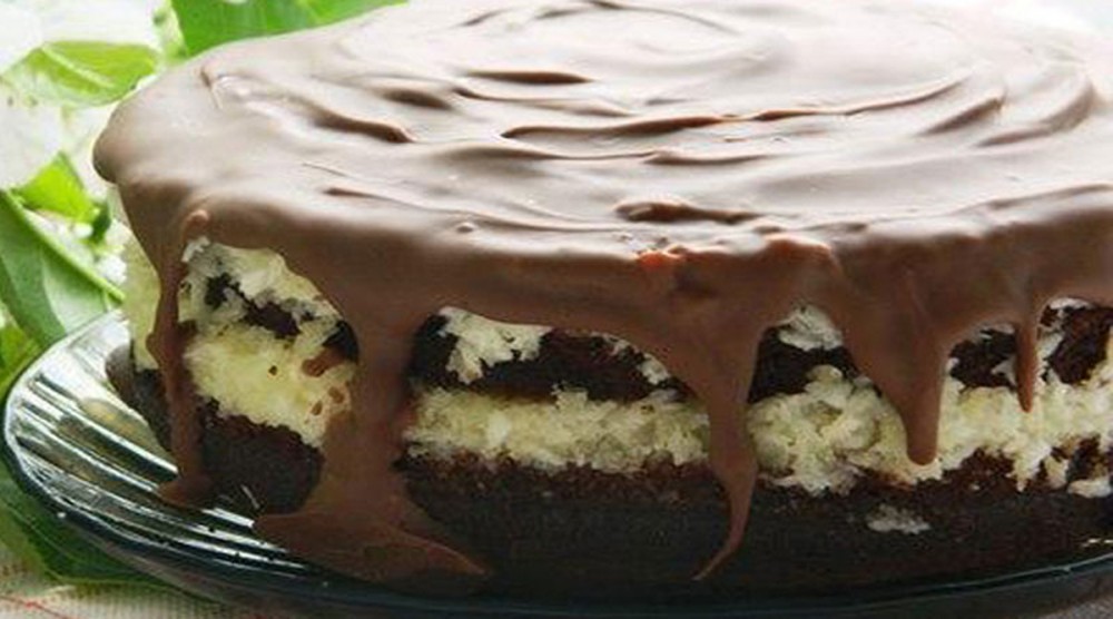 Ínycsiklandó kókusztorta, vastag töltelékkel és jó sok csokoládéval! Ínycsiklandó kókusztorta, vastag töltelékkel és jó sok csokoládéval!