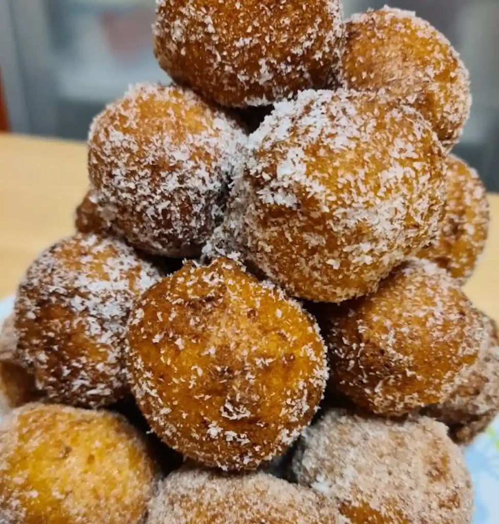 Pihe-puha túrófánk, ami sütés közben magától megfordul – és még dagasztani sem kell Pihe-puha túrófánk, ami sütés közben magától megfordul – és még dagasztani sem kell