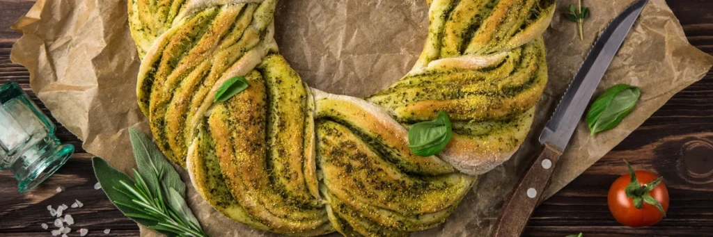 Ha valami különlegeset tennél a húsvéti asztalra: így készül a pestós babka