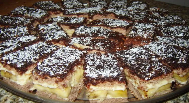 Ízletes diós sütemény, mennyei vanília krémmel! Ízletes diós sütemény, mennyei vanília krémmel!