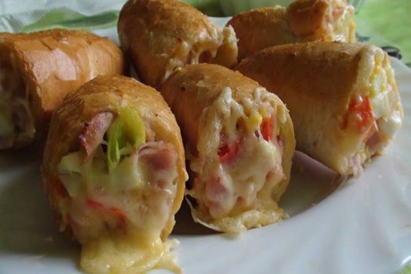 Töltött sült kifli – pillanatok alatt kész és az egész család odáig lesz érte! Töltött sült kifli – pillanatok alatt kész és az egész család odáig lesz érte!